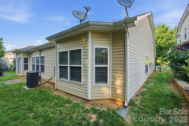 9527 Seamill Road, Charlotte, NC 28278