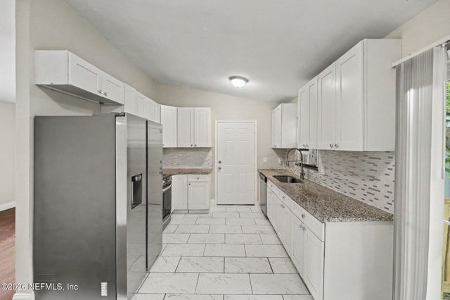 7832 DELAROCHE Court, Jacksonville, FL 32210