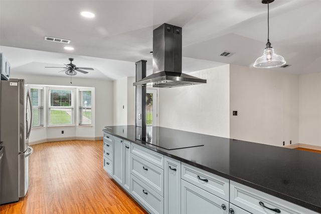 102 Juniper Court, Hudson Oaks, TX 76087