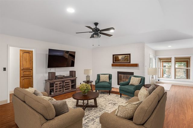 102 Juniper Court, Hudson Oaks, TX 76087