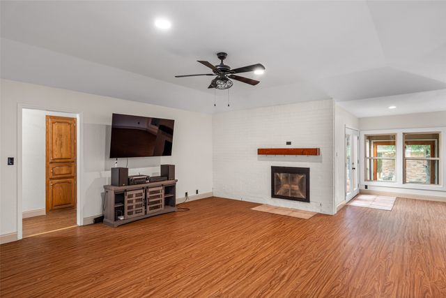 102 Juniper Court, Hudson Oaks, TX 76087