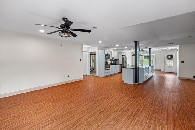 102 Juniper Court, Hudson Oaks, TX 76087