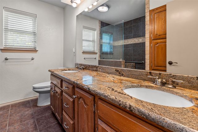 102 Juniper Court, Hudson Oaks, TX 76087