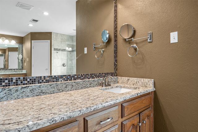 102 Juniper Court, Hudson Oaks, TX 76087