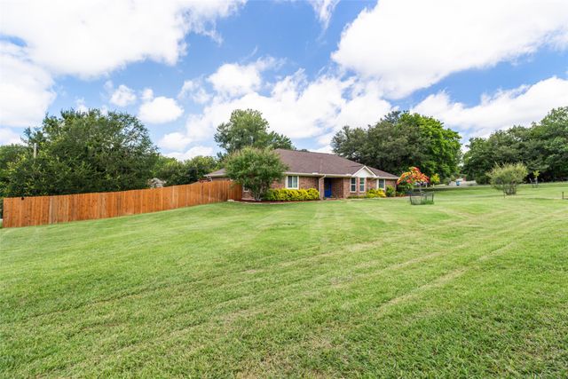 102 Juniper Court, Hudson Oaks, TX 76087
