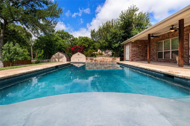 102 Juniper Court, Hudson Oaks, TX 76087