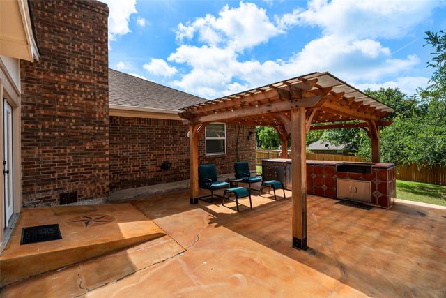 102 Juniper Court, Hudson Oaks, TX 76087