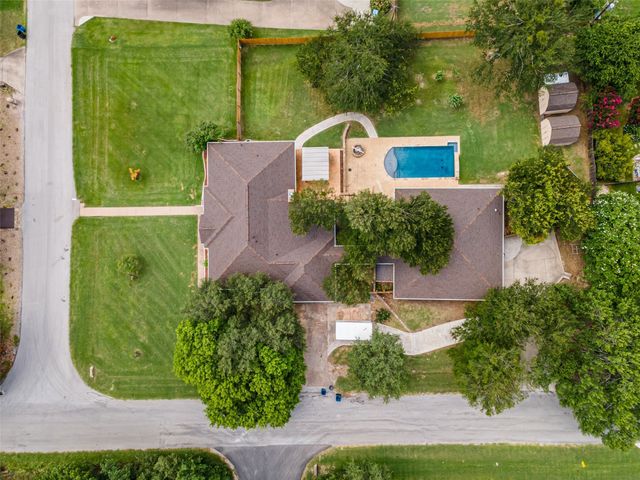 102 Juniper Court, Hudson Oaks, TX 76087