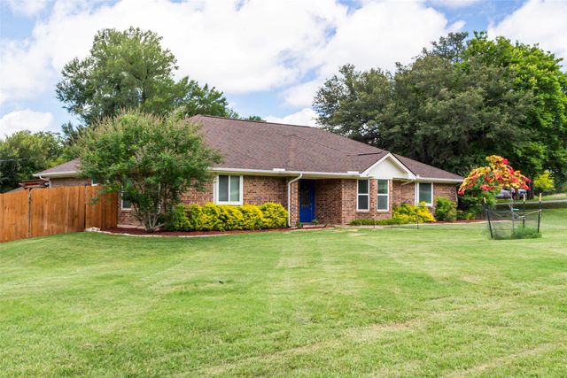 102 Juniper Court, Hudson Oaks, TX 76087