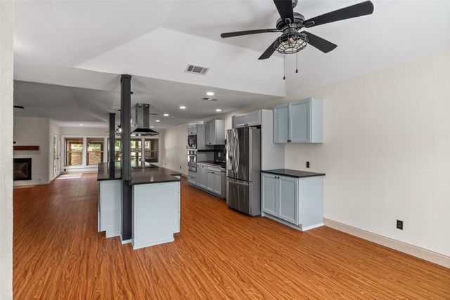 102 Juniper Court, Hudson Oaks, TX 76087