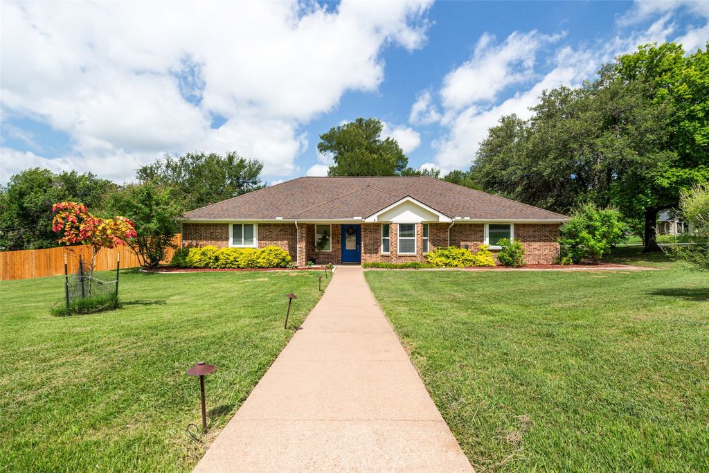 102 Juniper Court, Hudson Oaks, TX 76087