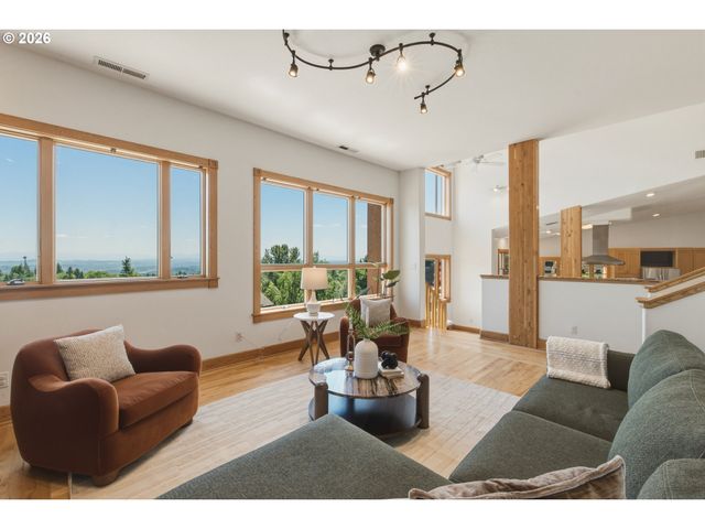 8 GARIBALDI St, Lake Oswego, OR 97035