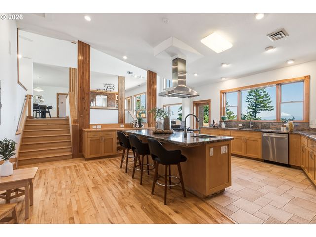 8 GARIBALDI St, Lake Oswego, OR 97035
