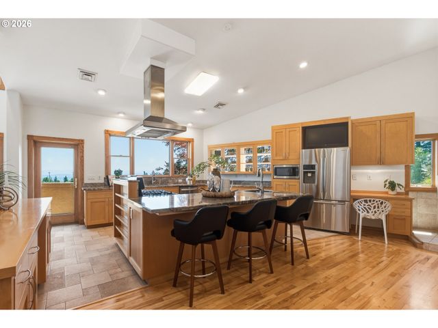 8 GARIBALDI St, Lake Oswego, OR 97035