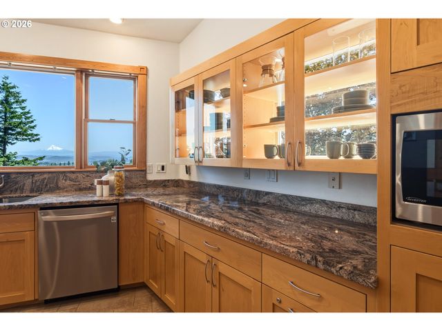 8 GARIBALDI St, Lake Oswego, OR 97035