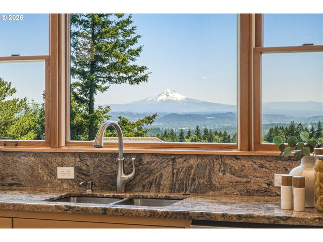 8 GARIBALDI St, Lake Oswego, OR 97035