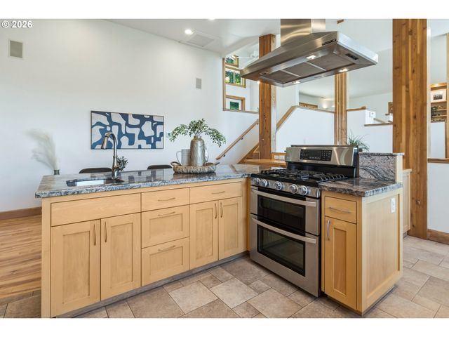 8 GARIBALDI St, Lake Oswego, OR 97035