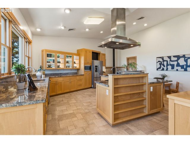 8 GARIBALDI St, Lake Oswego, OR 97035