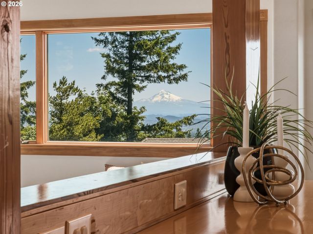 8 GARIBALDI St, Lake Oswego, OR 97035