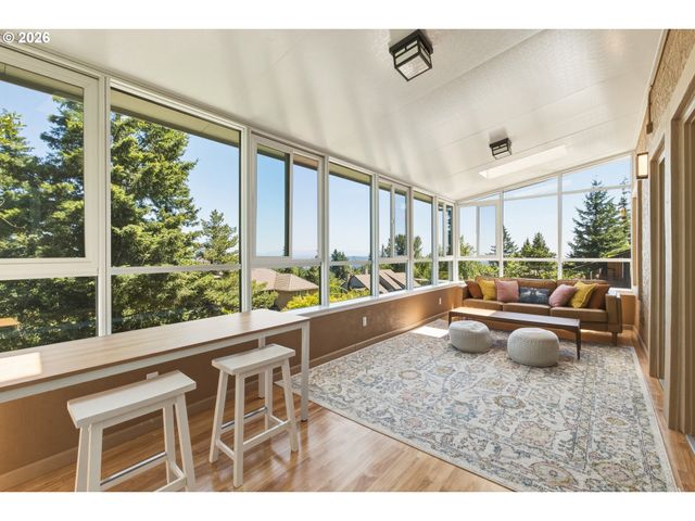 8 GARIBALDI St, Lake Oswego, OR 97035