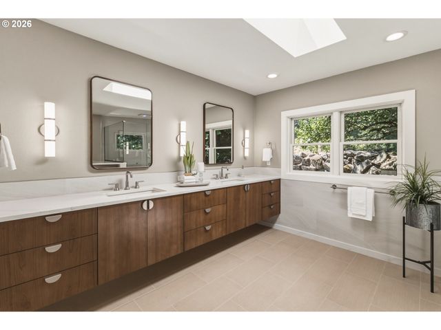 8 GARIBALDI St, Lake Oswego, OR 97035