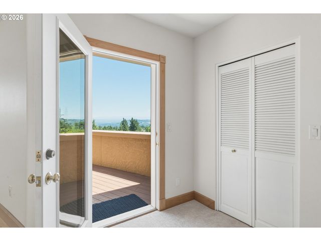 8 GARIBALDI St, Lake Oswego, OR 97035