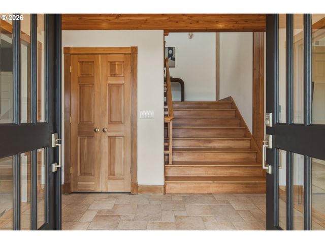 8 GARIBALDI St, Lake Oswego, OR 97035