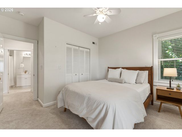 8 GARIBALDI St, Lake Oswego, OR 97035