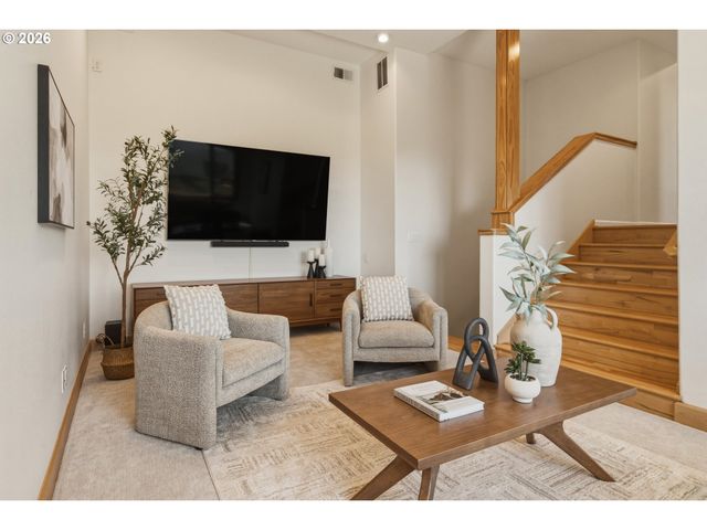 8 GARIBALDI St, Lake Oswego, OR 97035