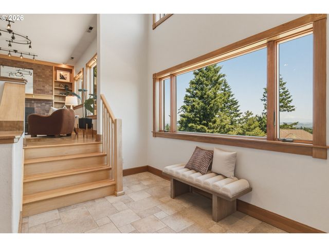 8 GARIBALDI St, Lake Oswego, OR 97035
