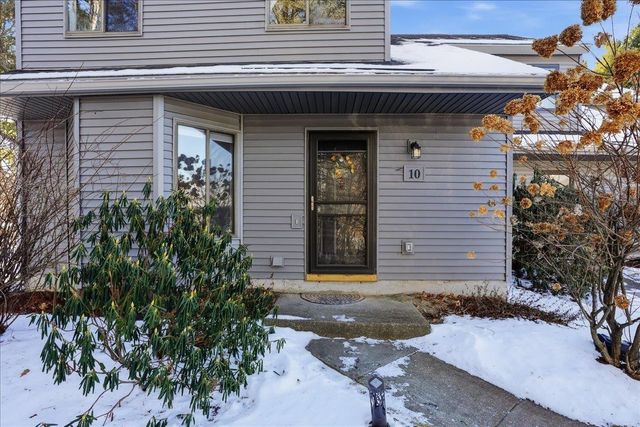 10 Chelsea Circle, South Burlington, VT 05403