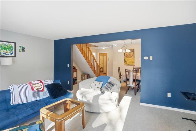 10 Chelsea Circle, South Burlington, VT 05403