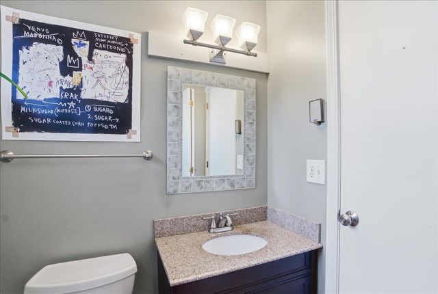 10 Chelsea Circle, South Burlington, VT 05403