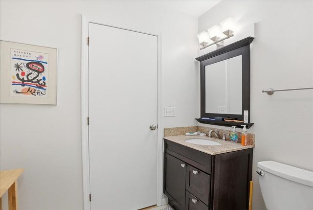 10 Chelsea Circle, South Burlington, VT 05403