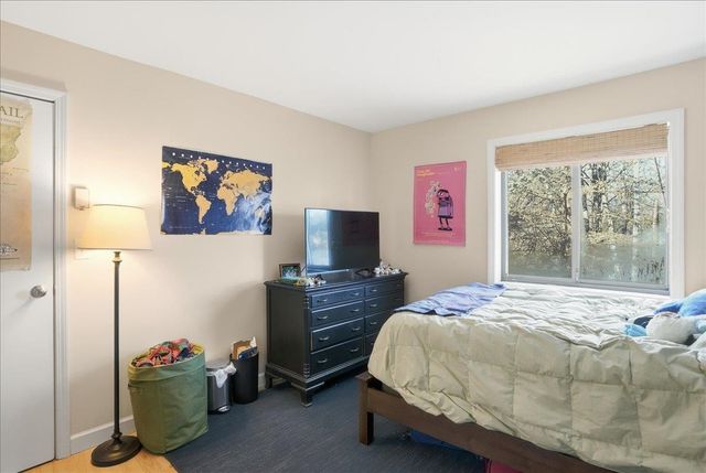 10 Chelsea Circle, South Burlington, VT 05403