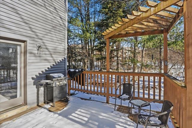 10 Chelsea Circle, South Burlington, VT 05403