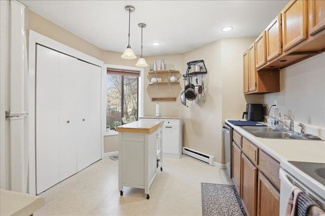 10 Chelsea Circle, South Burlington, VT 05403