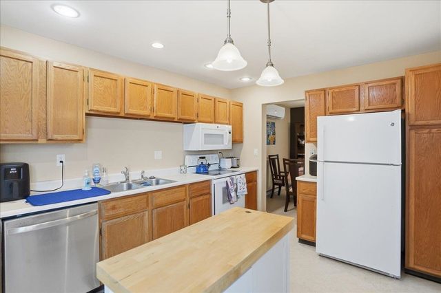 10 Chelsea Circle, South Burlington, VT 05403