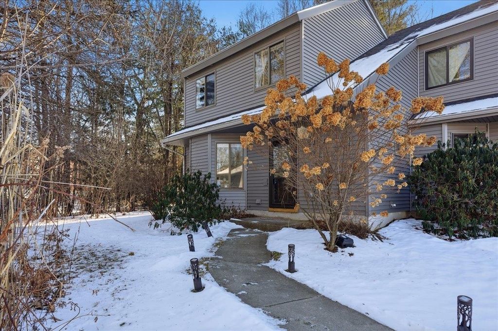 10 Chelsea Circle, South Burlington, VT 05403