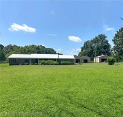 1304 E Mckenzie Avenue, Pocola, OK 74902
