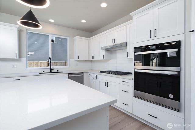 2426 SW Ridgeway Drive, Oak Harbor, WA 98277