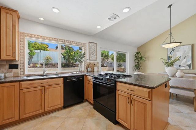 7216 Manzanita Street, Carlsbad, CA 92011