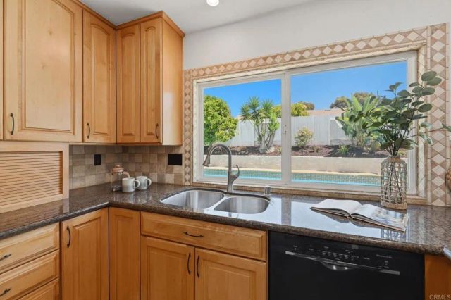 7216 Manzanita Street, Carlsbad, CA 92011
