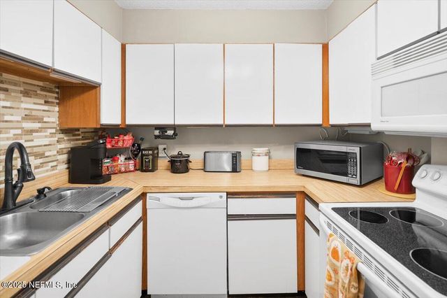 1071 EDGEWOOD Avenue S, 602, Jacksonville, FL 32205
