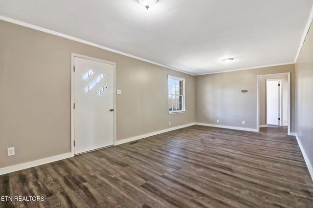 423 S Main St, Byrdstown, TN 38549