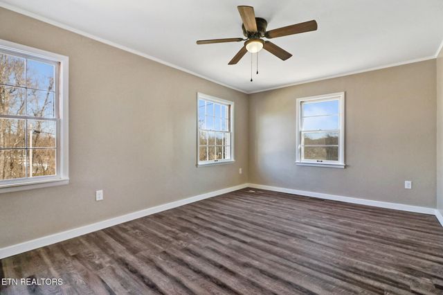 423 S Main St, Byrdstown, TN 38549