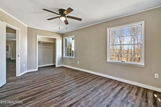 423 S Main St, Byrdstown, TN 38549