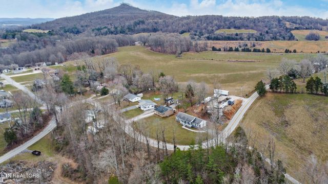 423 S Main St, Byrdstown, TN 38549