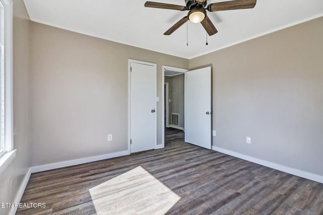 423 S Main St, Byrdstown, TN 38549