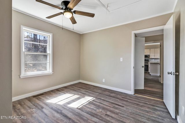 423 S Main St, Byrdstown, TN 38549